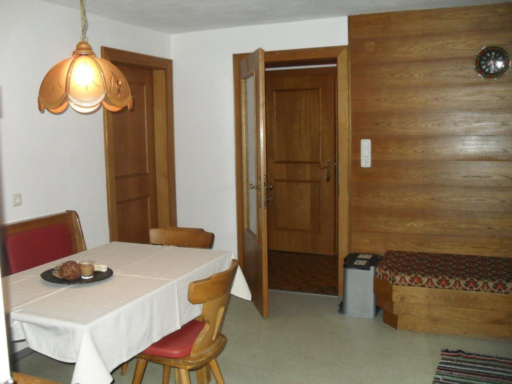 Haus Schellenschmied Apartman Pettneu am Arlberg Szoba fotó