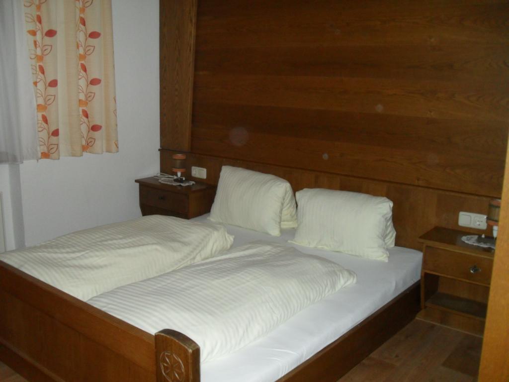 Haus Schellenschmied Apartman Pettneu am Arlberg Szoba fotó