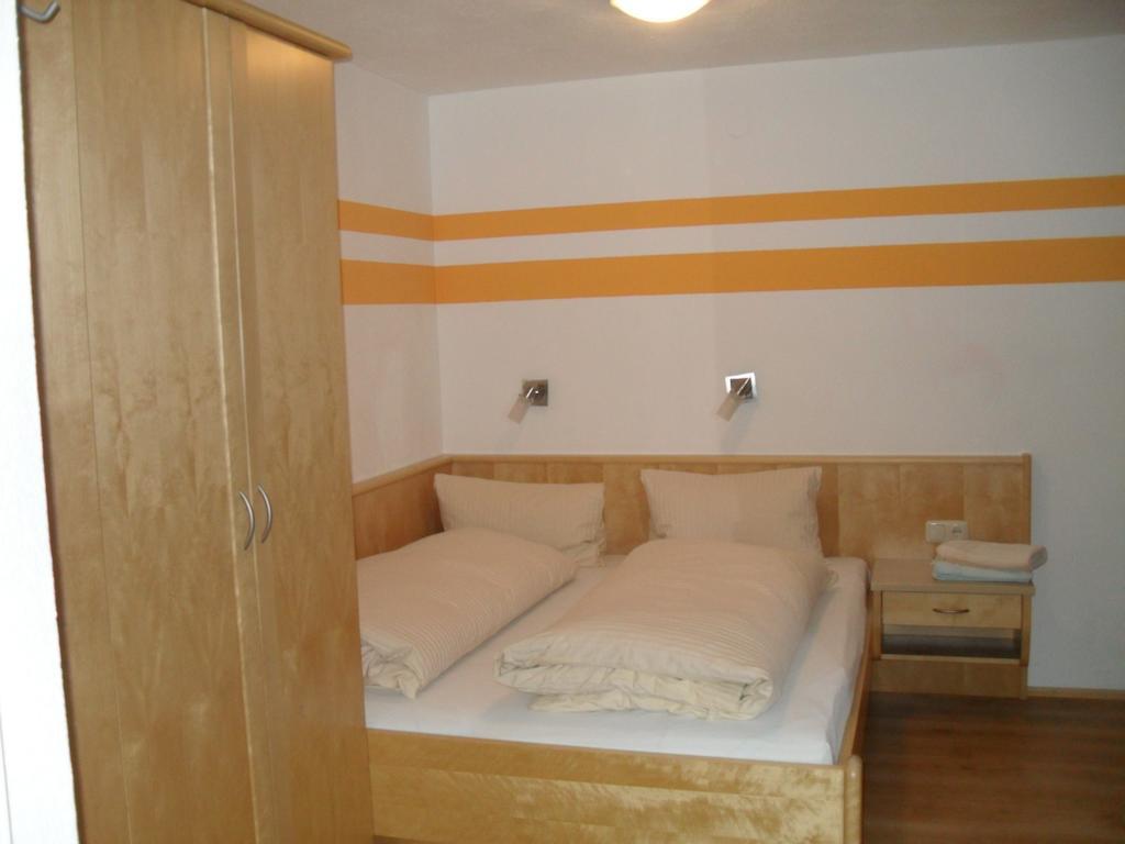 Haus Schellenschmied Apartman Pettneu am Arlberg Szoba fotó