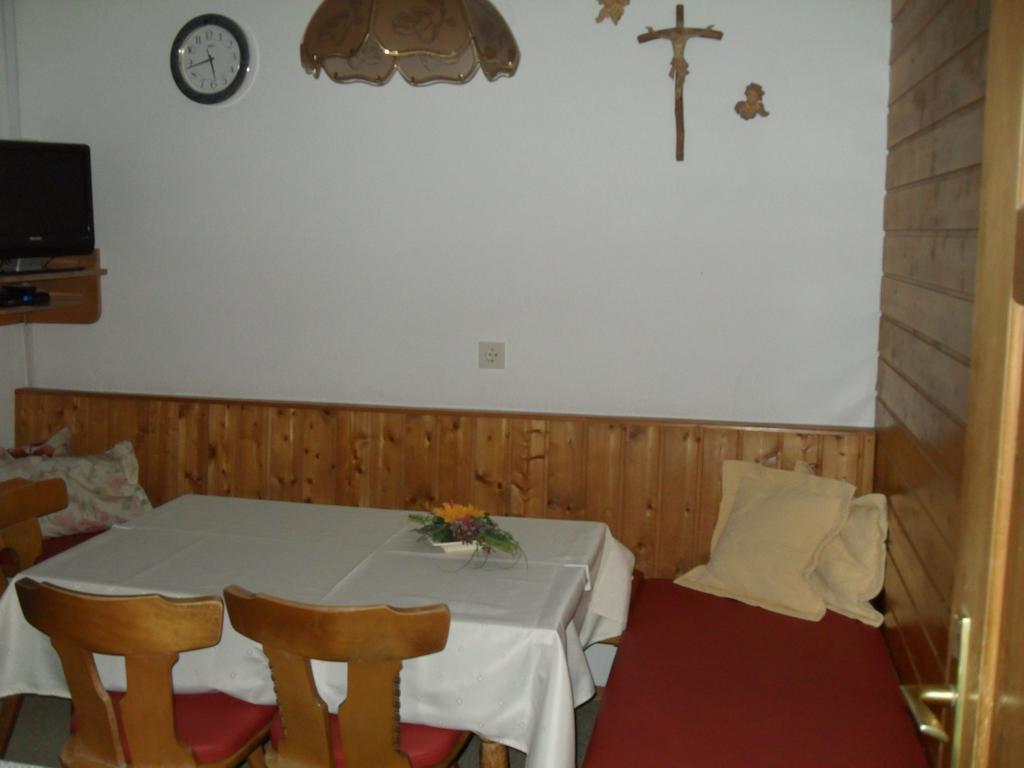 Haus Schellenschmied Apartman Pettneu am Arlberg Szoba fotó